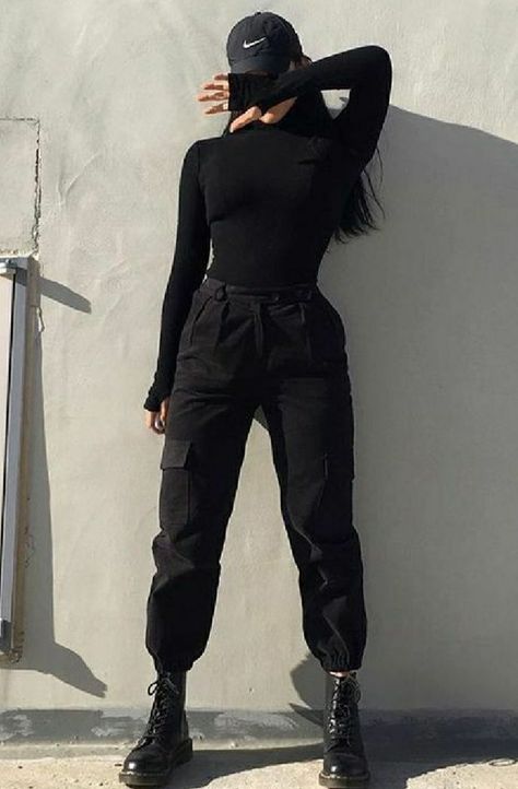 Army Pants Outfit, Rocker Chic Outfit, Trousers Women Outfit, Casual Techwear, Rocker Outfit, Techwear Fashion, Casual Day Outfits, Modest Fashion Outfits