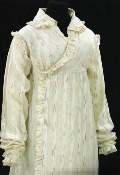 ruffled wrapper, ikat muslin, morning dress, Regency era, 1812-14 from "Nineteenth Century Fashion in Detail" Regency Morning Dress, Wrapping Gown, Regency Christmas, Jane Bennet, Regency Accessories, 1820 Fashion, Regency Clothing, Historical Clothes, Regency Era Fashion