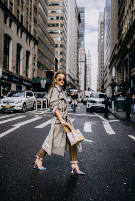 WINTER FASHION BRANDS THAT ARE WORTH INVESTING IN - NotJessFashion Italian Street Style, Jessica Wang, Rihanna Street Style, Gigi Hadid Street Style, European Street Style, Kendall Jenner Street Style, Fall Fashion Coats, Nyc Street Style, 사진 촬영 포즈