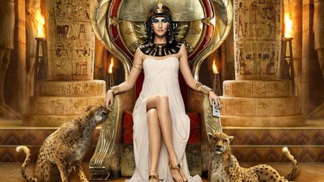 Cleopatra Beauty, Motion Images, Queen Cleopatra, Beauty Spells, Egyptian Beauty, Egyptian Queen, Art Carte, Egyptian History, Anne Boleyn