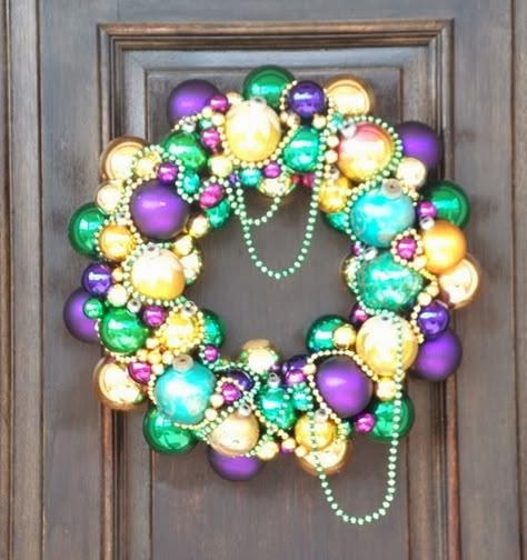 Mardi Gras Diy, Mardi Gras Wreaths, Mardi Grad, Carnival Decor, Vintage Ornament Wreath, Madi Gras, Mardi Gras Ideas, Mardi Gras Crafts, Mardi Gras Decor