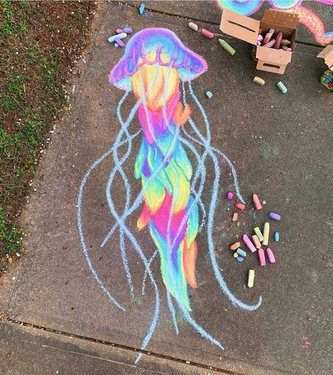 Colorful Chalk Art, Chalk Art Ideas Aesthetic, Simple Chalk Art, Sidewalk Chalk Art Ideas, Chalk Art Ideas, Street Chalk Art, Chalk Activities, Fun Chalk Art, Chalk Ideas