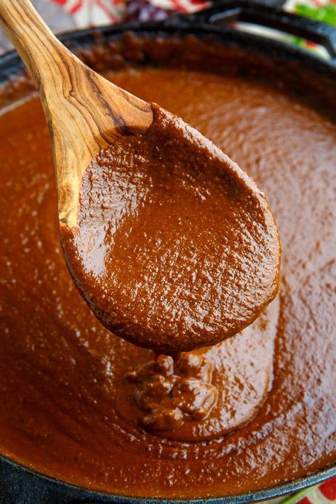 Mole Sauce Mole Recipe, Turkey Gravy Recipe, Closet Cooking, Mexican Sauce, Mole Sauce, Mexican Cooking, Latin Food, Gravy Recipes, Mexican Food Recipes Authentic