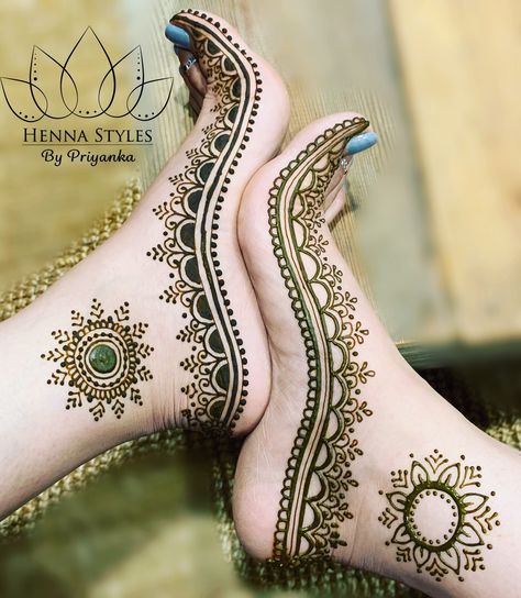 Reverse henna on both feet. You tube video -https://youtu.be/0zmXELzH55A  #hennaonfeet #hennafeet #feethenna #reversehenna Henna On Feet Design, Feet Henna Designs Simple, Foot Mehndi Design, Round Mehndi Design, Foot Mehndi, Short Mehndi Design, Jagua Henna, Foot Henna, Leg Mehndi