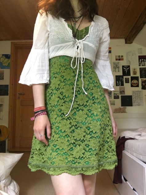 Cosmo Sheldrake, Dress With Blouse, Simple Spring Outfits, Outfits 2000s, 2000s Outfits, 90s Dress, Dream Clothes, Look Cool, Pretty Dresses