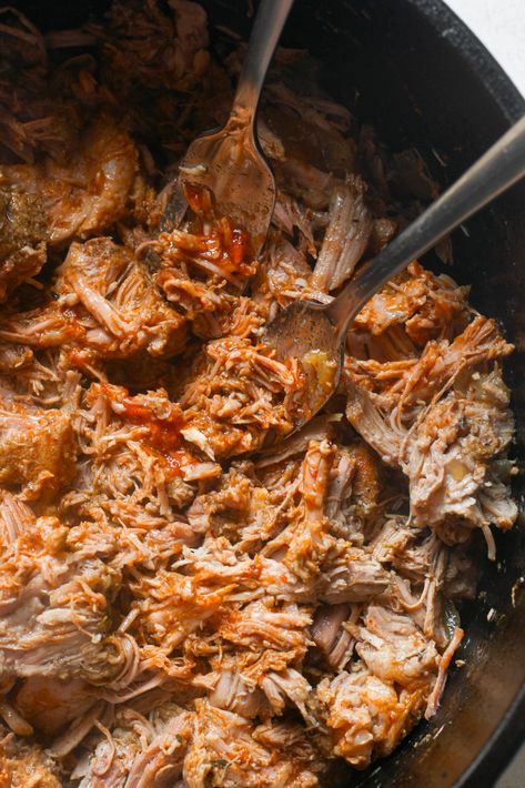 Dutch Oven Pulled Pork Pork Shoulder Oven, Pork Shoulder Recipes Oven, Pulled Pork Oven Recipe, Dutch Oven Pulled Pork, Oven Pulled Pork, Oven Roasted Pulled Pork, Pulled Pork Oven, Easy Oven Recipes, Pulled Pork Roast