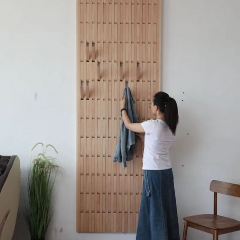 Wooden Pegboard Wall, Unique Coat Rack Ideas, Entryway Hanging Hooks, Wood Slat Entryway, Lodge Mudroom, Hook Wall Entryway, Entryway Built In Ideas, Diy Wood Panel Wall, Wall Hook Ideas