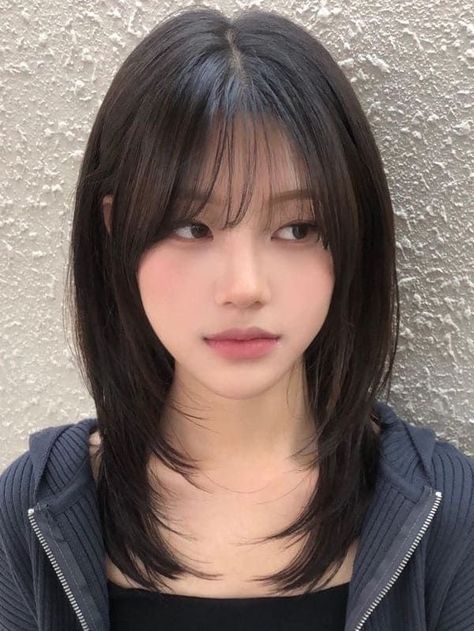 Korean Hairstyle For Square Face, Medium Length Hair With Layers Korean, Facial Framing Layers, Wolfhair Cut, Mid Length Hair Ideas, Korean Haircut Medium, Bang Inspo, Pretty Hair Cuts, Hair Style Korea