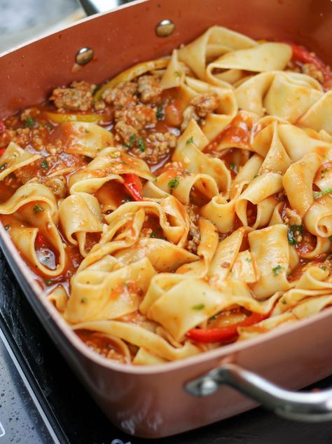 Italian Drunken Noodles, Grain Dishes, Resep Pasta, Fettuccine Noodles, Grandma Cooking, Drunken Noodles, Boricua Recipes, Italian Pasta Recipes, Spicy Sausage