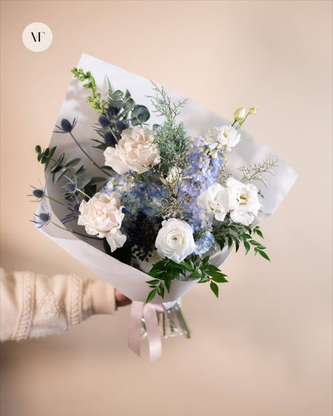 Winter Flower Bouquet, Flower Bouquet Aesthetic, Winter Flower Arrangements, Bouquet Aesthetic, Winter Greenery, Birthday Congratulations, Blue Bouquet, Vase Arrangements, Blue Winter