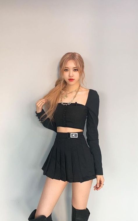 #rosé #blackpink Wallpaper Rose, Look Rose, Rosé Instagram, Rose Blackpink, Park Chaeyoung, Rosé Blackpink, Kim Jisoo, Blackpink Photos, Black Pink Kpop