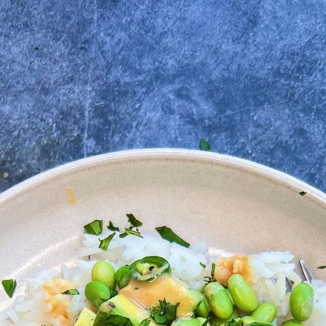 Alex’s Kitchen Story on Instagram: "Sesame Crusted Salmon Nuggets Rice Bowl with Avocado & Edamame Salsa and Miso Mayo A very simple recipe, made to look far more impressive than it is by the simple addition of sesame seeds! I’ve used white & black but you can just pick one colour if easier. You basically just cook the rice, slice the salmon and roll in the seeds then pan fry, make a quick avo and edamame salsa with lemon juice and jalapeño, and then the sauce is 3 ingredients quickly mixed! It Edamame Salsa, Sesame Crusted Salmon, Salmon Nuggets, Pan Fry, Crusted Salmon, Simple Addition, One Colour, Kitchen Stories, Rice Bowl