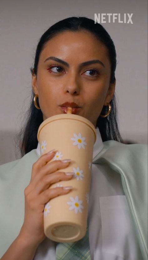 Drea Torres Outfits, Camila Mendes Makeup, Katie Aesthetic, Camila Mendes Do Revenge Outfits, Drea Do Revenge, Camilla Mendes Photoshoot, Camila Mendes Street Style, Camilla Mendes Do Revenge, Do Revenge Camila Mendes