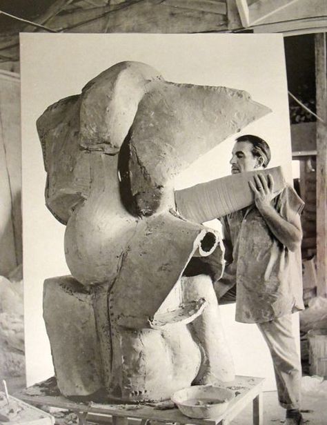 Peter Voulkos Peter Voulkos Ceramics, Peter Voulkos, Ceramic Crafts, American Ceramics, Sculptures Céramiques, Black Mountain, Sculpture Installation, Abstract Expressionist, Clay Sculpture