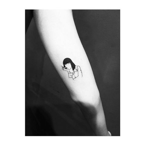 Pulp Fiction Tattoo Minimalist, Mia Wallace Tattoo, Movie Tattoos Minimalist, Fiction Tattoo, Tattoo Waves, Pulp Fiction Tattoo, Graphic Tattoo, Hand Poke, Waves Tattoo