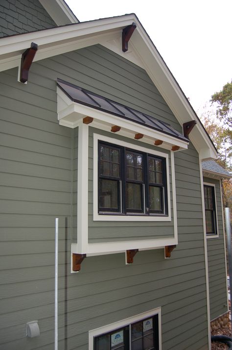 Exterior Window Trim Ideas, Modern Craftsman Style Homes, Exterior Window Trim, Craftsman Window, Craftsman Window Trim, Exterior Window, House Paint Color Combination, Gray House, Window Trim Exterior