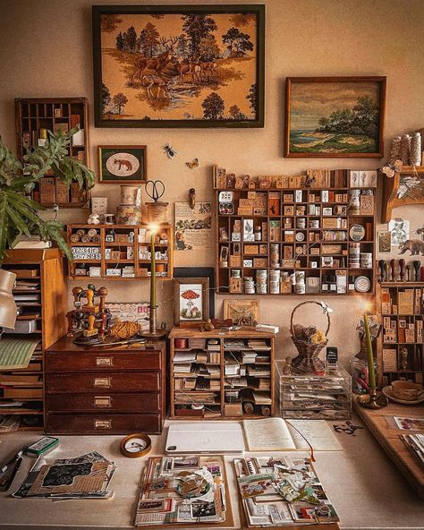 Messy Craft Room, Cottagecore Stationary, Creative Spaces Studio, Vintage Desk Setup, Journaling Desk, Vintage Art Studio, Yellow Shelf, Artist Home Studio, Stationary Desk