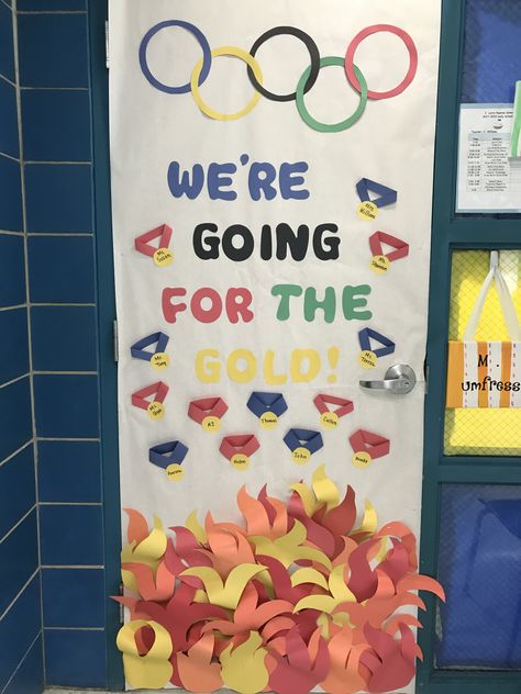 Special Olympics classroom door Summer Olympics Preschool, Summer Olympics Crafts, Olympic Sign, Vbs Olympics, Preschool Olympics, Olympics Decorations, Teacher Appreciation Doors, Olympic Crafts, Olympic Theme