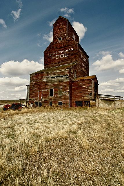 Saskatchewan Prairies, Canadian Things, Grain Elevators, Canadian Prairies, Old Abandoned Buildings, Haunting Beauty, Grain Silo, Barn Pictures, Saskatchewan Canada