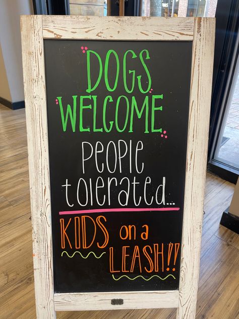 Dog Chalkboard Art, Funny Chalkboard Signs, Business Chalkboard, Dog Daycare Ideas, Sidewalk Chalkboard Sign, Chalkboard Sign Ideas, Daycare Signs, Diy Easel, Sidewalk Signs