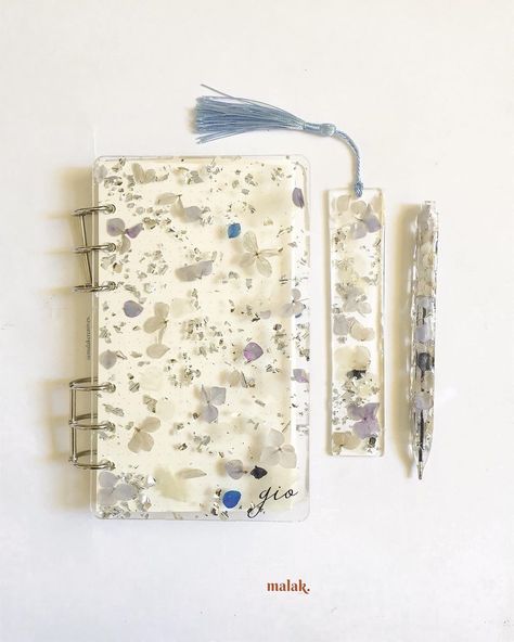 Resin Book, Custom Journal, Journal Set, Custom Journals, Book Board, Flowers Art, Album Photo, Bead Art, Creative Studio