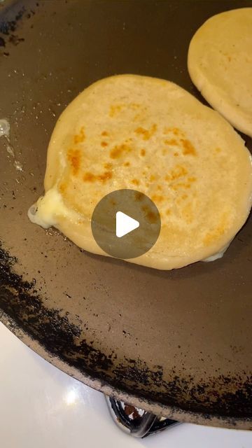 @cookingwithgera on Instagram: "These Cheesy pupusas are some of the best I’ve ever had!! Especially when made with some oil from @getgraza #foodie #reels #explore #explorepage #mexicanfood #mexico #recipe #receta #viral #food" Pupusas Recipe Videos, Popusas Recipe Video, Papusas Food, Easy Pupusas Recipe, Papoosa Recipe, Authentic Pupusas Recipe, How To Make Pupusas, Papusa Recipe Easy, Pupusas Recipe El Salvador