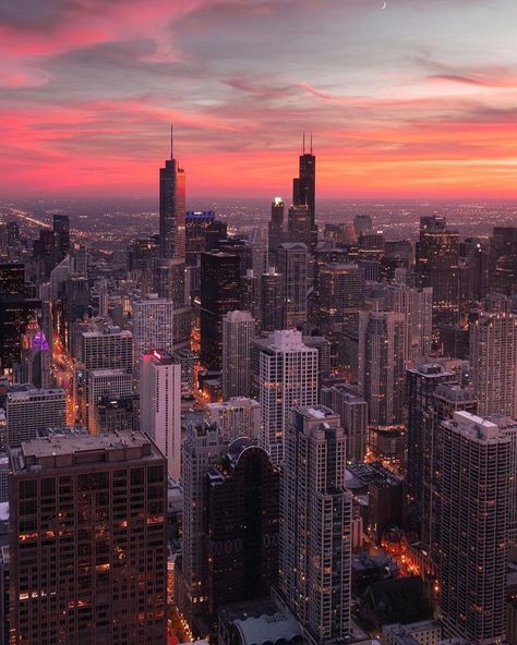 Chicago City Skyline, Chicago Wallpaper, Night Person, Skyline Sunset, Chicago Aesthetic, Virtual Travel, Nyc Life, Chicago City, Bucket List Destinations