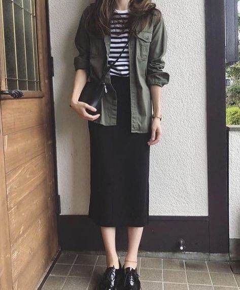 style inspiration Street Style Skirt, Mode Ulzzang, Hijab Style Casual, Rock Chic, 가을 패션, Korean Outfits, Mode Inspiration, Trendy Fashion Women, Outfit Casual