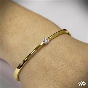 Simple Gold Bangle, Plain Gold Bangles, Gold Bracelet Simple, Diamond Bracelet Design, Gold Jewelry Simple Necklace, Bracelet Simple, Diamond Bangles Bracelet, Gold Rings Fashion, Gold Ring Designs