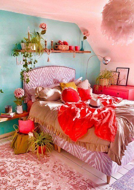 Maximalism is so on-trend right now. Here's what to consider when looking to design a maximalist bedroom that'll keep you cosy. Jungle Maximalist Bedroom, Maximalist Bedroom Aesthetic, Colorful Maximalist Bedroom, Maximalism Aesthetic, Maximalist Bedrooms, Maximalist Bedroom, Sleigh Bed Frame, Jungle Bedroom, Maximalist Design