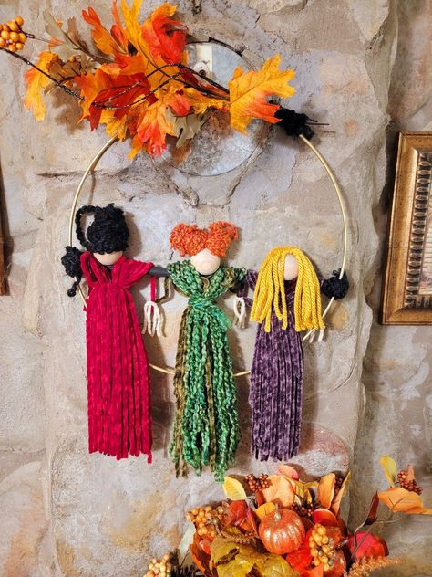 Hocus Pocus Dolls, Halloween Craft Projects, Easy Halloween Decorations, Doll Diy Crafts, Clothes Pin Crafts, Hocus Pocus, Easy Halloween, Diy Doll, Halloween Art