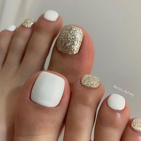 Gold Toe Nails, Toe Art Designs, Glitter Toe Nails, French Pedicure, Pedicure Colors, Toe Nail Color, Pretty Toe Nails, Cute Toe Nails, Pedicure Designs