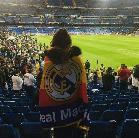 Real Madrid Profile 🤍 Madrid Flag, Madrid Girl, Madrid Outfits, Sports Fashion Editorial, Real Madrid Wallpapers, Madrid Wallpaper, Soccer Guys, Soccer Girl, Football Pictures