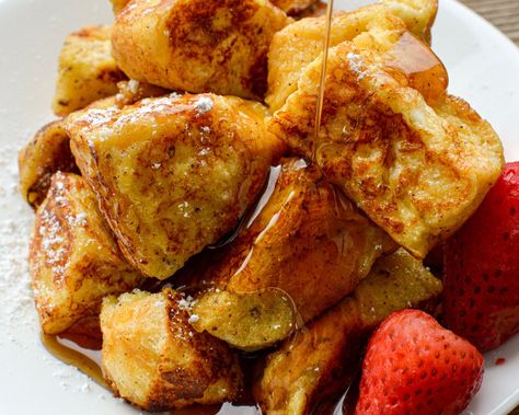 French Toast Recipe Hawaiian Bread, King Hawaiian French Toast, Hawaiian Bread French Toast, French Toast Cubes, Hawaiian French Toast, Traditional Hawaiian Food, Hawaiian Bread, Breakfast Desserts, French Toast Bites