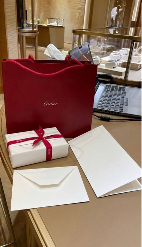 Cartier, luxury, designer, lifestyle, red boxes Cartier Shopping, Retro Fashion Photography, Jewelry Packaging Box, Fast Life, Birthday Goals, Mo Money, Money On My Mind, Rich Girl Lifestyle, Iphone Wallpaper Quotes Love