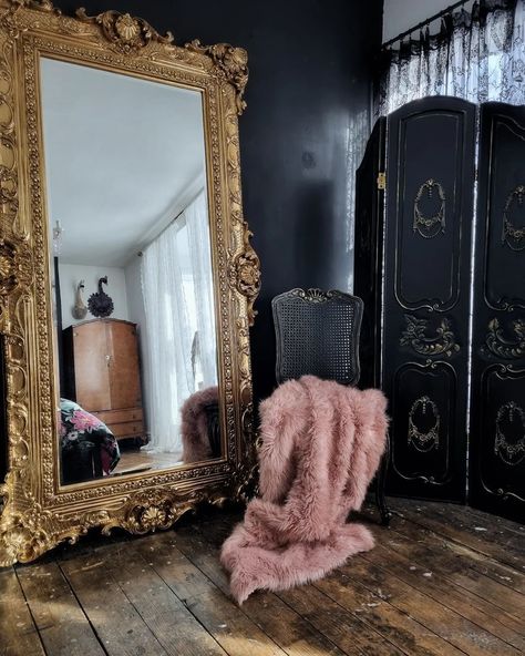 Leopard Print Interior Design, Changing Room Ideas, French Home Design, Esthetics Studio, Leopard Bedroom, French Lounge, Moody Bohemian, Leopard Decor, Home Mirror