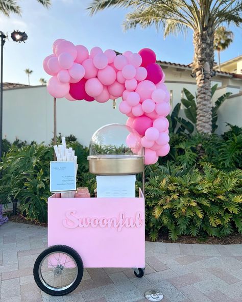 Pink Cotton Candy Machine, Cool Cotton Candy, Cotton Candy Stall Ideas, Cotton Candy At Party, Diy Paleta Cart, Cotton Candy Machine Party, Diy Cotton Candy Cart, Party Carts Ideas, Cotton Candy Stand Display Diy