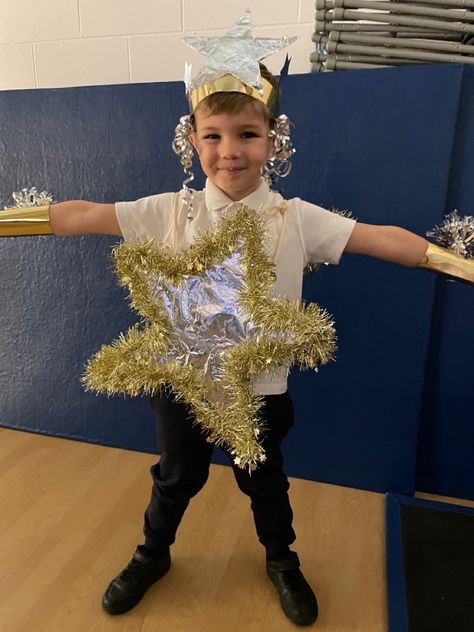 Star Nativity Costume, North Star Costume, Gold Star Costume, Bgc Winter, Diy Star Costume, Star Costume For Kids, Kids Star Costume, Nativity Star Costume, Diy Costumes For Boys