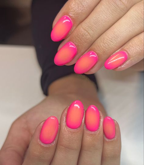 Shirt Simple Acrylic Nails, Nail Inspo Trendy Summer, Pink Orange Gradient Nails, Fun Preppy Nails, Nail Color Palette Ideas, Nail Ideas End Of Summer, Orange Stripe Nails, Cute Nail Ideas For Really Short Nails, Cute Simple Nails Halloween