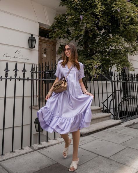 Bianca Derhy on Instagram: “Shades of lilac 🌸 @lisoulondon” Lilac Dress Street Style, Lilac Dress Outfit, Dress Outfit Casual, Dress Street Style, Shades Of Lilac, Summer Street, Purple Mini Dresses, Street Style Summer, Lilac Dress