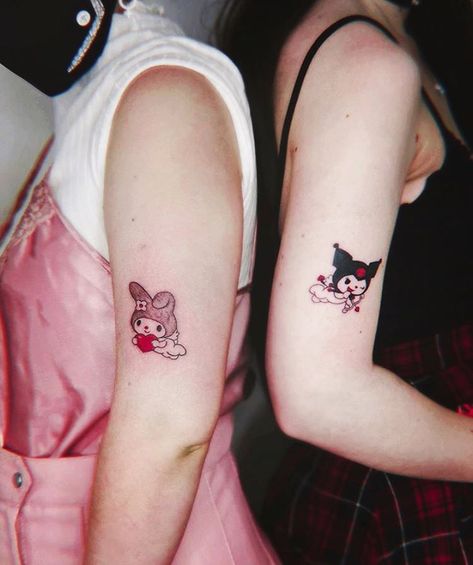 Hello Kitty & Friends on Instagram: “These My Melody / Kuromi matching tattoos by @babyinktattoo are just perfect 💞 would you go for it 💘? #mymelody #kuromi #tattooedgirls…” Kuromi Matching Tattoos, Kuromi Matching, Kitty Tattoos, Matching Friend Tattoos, Hello Kitty Design, Grunge Tattoo, Hello Kitty Tattoos, Kawaii Tattoo, Bff Tattoos