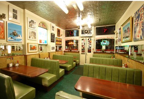 70s Restaurant Design, 1980s Restaurant, 70s Restaurant, 60s Restaurant, Fifties Decor, 50s Restaurant, Burger And Milkshake, American Diners, Diner Aesthetic