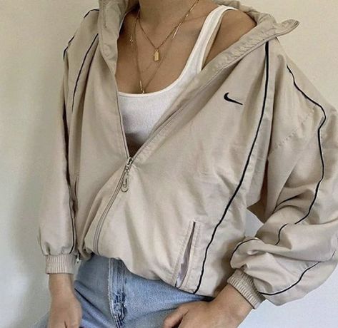 n on Twitter: "vintage nike… " Windbreaker Outfit, Vintage Nike Jacket, Vintage Windbreaker, Nike Vintage, Sweatshirt Outfit, Nike Sweatshirts, Teenager Outfits, Back To School Outfits, Nike Outfits