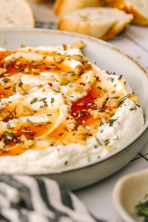 Make this creamy whipped ricotta dip with hot honey for a quick & delicious appetizer! Top with rosemary & walnuts, for savory & sweet bite! Hosting Appetizers Entertaining, Hot Honey Cheese Board, Quick Italian Appetizers, Appetizers For Hosting, Whipped Feta And Ricotta Dip, Dip For Appetizers, Whipped Cheese Recipes, Easy Appetizer To Bring To A Party, Appetizer Recipes Ricotta