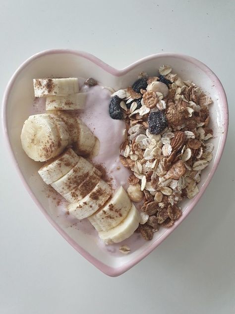 Yoghurt Bowl, Mapo Tofu, Yogurt Bowl, Healthy Food Dishes, Healthy Food Motivation, Pink Pilates Princess, Think Food, Pink Pilates, Healthy Breakfasts