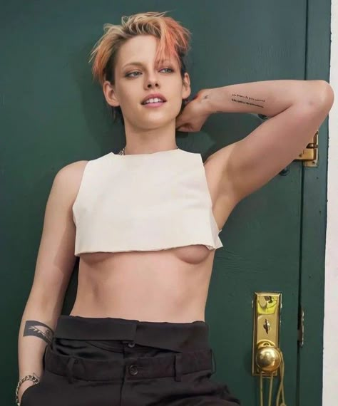 Kirsten Steward, Kristen Stewart Hair, Kristen Stewart Movies, Cher Photos, Kristin Stewart, Kristen Stewart Style, Bra Models, Hollywood Celebrities, Margot Robbie