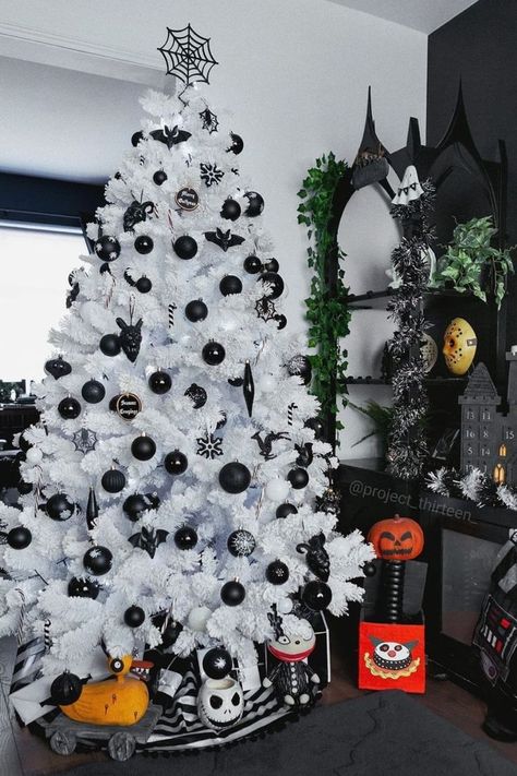 If you're looking to shake things up this year, why not try a Halloween Christmas tree? Halloween trees are a creative way to combine your Christmas and Halloween decor. From super cute to dark and scary, Halloween Christmas trees can be decorated in themes to match your decor. Here are 21 spooky Halloween Christmas trees to inspire you. Boyfriend Christmas Card, Black Christmas Decorations, Nightmare Before Christmas Tree, Halloween Christmas Tree, Scary Christmas, Nightmare Before Christmas Decorations, Creepy Christmas, Dark Christmas, Black Christmas Trees