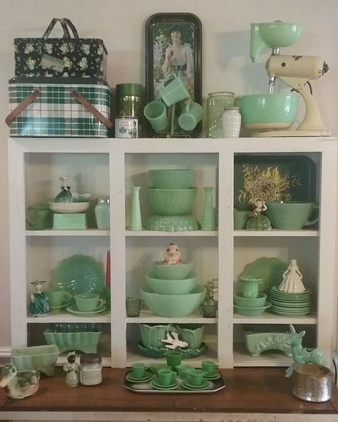 Displaying Jadeite, Jadeite Display, Green Dishes, Jadite Green, Necessary Evil, Green Glassware, Antique Glassware, Green Home Decor, Vintage Kitchenware