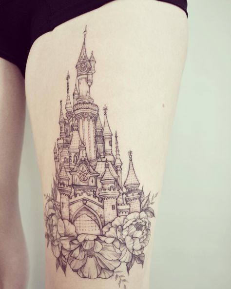 Fine line detailed castle tattoo. Voor Shannon door @manon_le_nou_tattou! Beauty And The Beast Castle Tattoo, Disney Castle Tattoo, Beauty And The Beast Tattoo, Beast's Castle, Castle Tattoo, Medieval Tattoo, Disney Princess Tattoo, Princess Tattoo, Flower Tattoo Sleeve