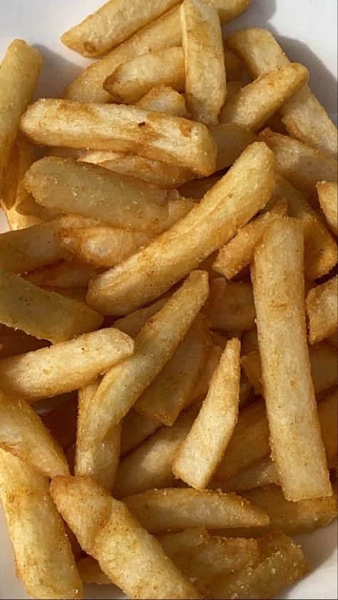 Aesthetic French Fries, Crispy Chips, Food Babe, Delicacy Food, Snap Food, Food Snapchat, Food Obsession, Interesting Food Recipes, French Fries